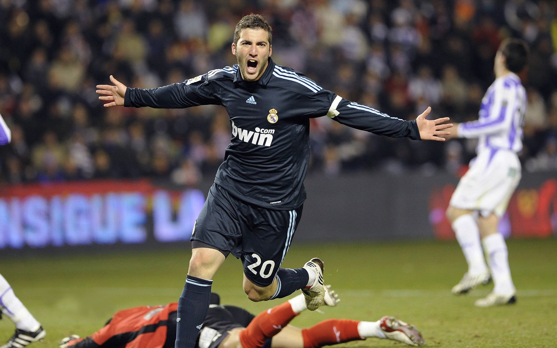 全红婵回应复出首秀夺冠:我真棒!备战期间每天测体重精确到克的坚持秘诀